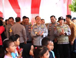 As-SDM Kapolri dan Rombongan Hibur Anak-anak Korban Banjir Demak di Posko Trauma Healing