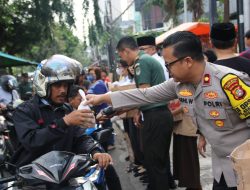 Wujud Toleransi Antar Umat Beragama, 3 Pilar Tamansari Bersama Gereja St. Petrus & Paulus Paroki Bagikan 855 Paket Takjil