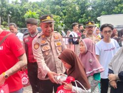 Polsek Tambora dan Komunitas BerbagiYA Bagikan 300 Paket Sembako di Kawasan Pemukiman Padat Penduduk