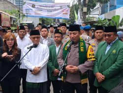 Kapolri Serahkan 25 Ribu Paket Sembako ke Organisasi PUI