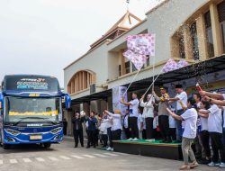 Kapolres Metro Jakarta Timur Dampingi Menaker RI Lepas Mudik Gratis di PT. Panasonic