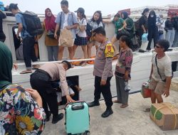 Polres Kepulauan Seribu Mengawal Kedatangan Wisatawan dengan Humanis