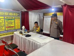 Kapolres Metro Bekasi Awasi Arus Balik Lebaran di Pos Pelayanan Gedung Juang Tambun
