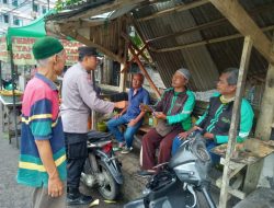 Bhabinkamtibmas Bagikan Brosur Dan Sosialisasikan Penerimaan Terpadu Anggota Polri Tahun 2024