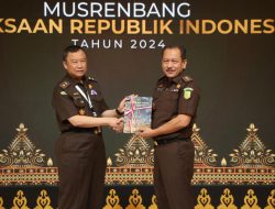 JAM-Pembinaan Dr. Bambang Sugeng Rukmono Berikan Penghargaan Bagi Satker Kejaksaan Dengan Nilai Kerja Anggaran (NKA) Terbaik Tahun 2023
