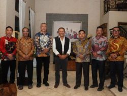 Pererat Silaturahmi, Kapolda Metro Jaya Sambangi Kediaman Jenderal Pol (Purn) Drs. Nanan Soekarna