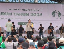 Peringatan Hari Buruh Sedunia di Jakarta Timur Berlangsung Meriah Dengan Panggung Hiburan