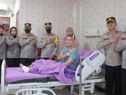 Wujud Kepedulian, Kapolrestro Jaktim Kunjungi Anggota dan Keluarga Yang Sakit di RS Polri Kramatjati
