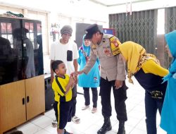 Bhabinkamtibmas Kel. Palmeriam Memberikan Pendidikan Usia Dini Sekaligus Colling System