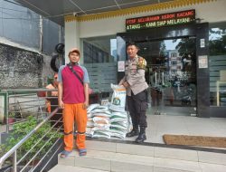 3 Pilar bersama Polsek Metro Tanah Abang Bagikan Sembako 884 Karung Beras Kepada Warga