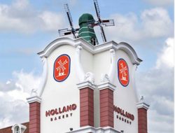 Sikap Arogan Salah Satu Karyawan Holland Bakery Pasar Minggu, Ajak Berkelahi Pengacara Pitra Romadoni