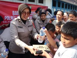 Peduli Masyarakat, Polres Metro Jakarta Timur dan Bhayangkari Bagikan Nasi Box Gratis Di Matraman