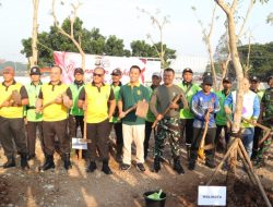 Kegiatan Penanaman Pohon dan Bakti Religi di Masjid Babah Alun dalam Rangka Hari Bhayangkara ke-78