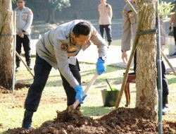 Sambut Hari Bhayangkara Ke-78 Polda Metro Jaya Tanam 10.000 Pohon