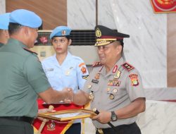 Kapolda Metro Jaya Terima Penghargaan dan Brevet Kehormatan “Setia Waspada” Paspampres