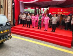 Kapolri Salurkan Bansos untuk Pengemudi Ojek Online dan Ibu Rumah Tangga dalam Upaya Memperkuat Kesejahteraan Masyarakat