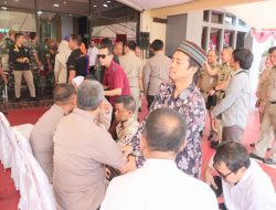 HUT Bhayangkara ke-78, Polres Jakut Berbagi Kebahagiaan Dengan Tunanetra