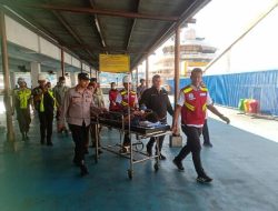 Polisi Membantu Wanita Yang Akan Melahirkan Di Terminal Penumpang Nusantara Pura Pelni