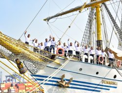 SANDAR DI DERMAGA KOLINLAMIL, PANGLIMA KOLINLAMIL KUNJUNGI KRI DEWARUCI