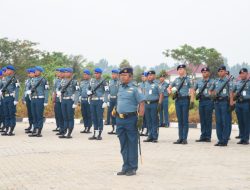 Wadan Lantamal XII Pimpin Upacara Pengibaran Bendera