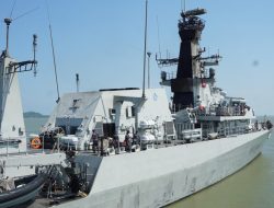 Dansatrol Lantamal XII Lepas Keberangkatan KRI Jhon Lie -358 di Dermaga Kijing