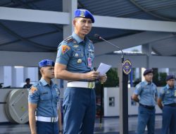 DANPOM KOLINLAMIL PIMPIN UPACARA BENDERA RUTIN HARI SENIN