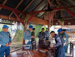 Cegah Pelanggaran Hukum dan Berantas Judi Online, Staf Intelijen dan Denpomal Lanal Simeulue Sidak Gadget Prajurit