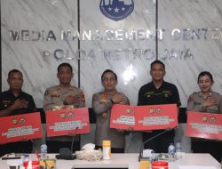 5 Personel Bidhumas Polda Metro Jaya Berprestasi Terima Reward