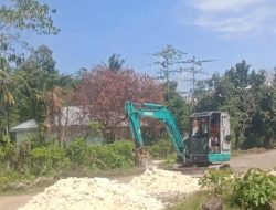 Warga Saorajae Secara Swadaya Laksanakan Perbaikan Jalan Rusak