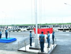 ASOPS DANLANTAMAL I PIMPIN UPACARA BENDERA