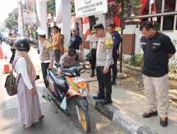 Aksi Heroik Bripka Wahyu, Dorong Motor Mogok di Jalan H. Juanda Bekasi