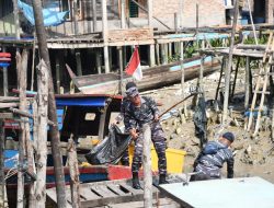 Jelang HUT TNI AL Ke-79 Lanal TBA Bersih-Bersih Sungai