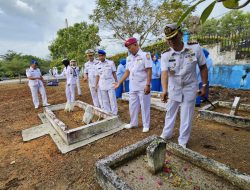 LANAL BINTAN LAKSANAKAN ZIARAH KE TAMAN MAKAM PAHLAWAN DALAM RANGKA HUT TNI AL KE-79 TAHUN 2024