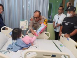 Kapolres Jakut Jenguk Anak Korban Penyiksaan Ibu Tiri di RS Koja