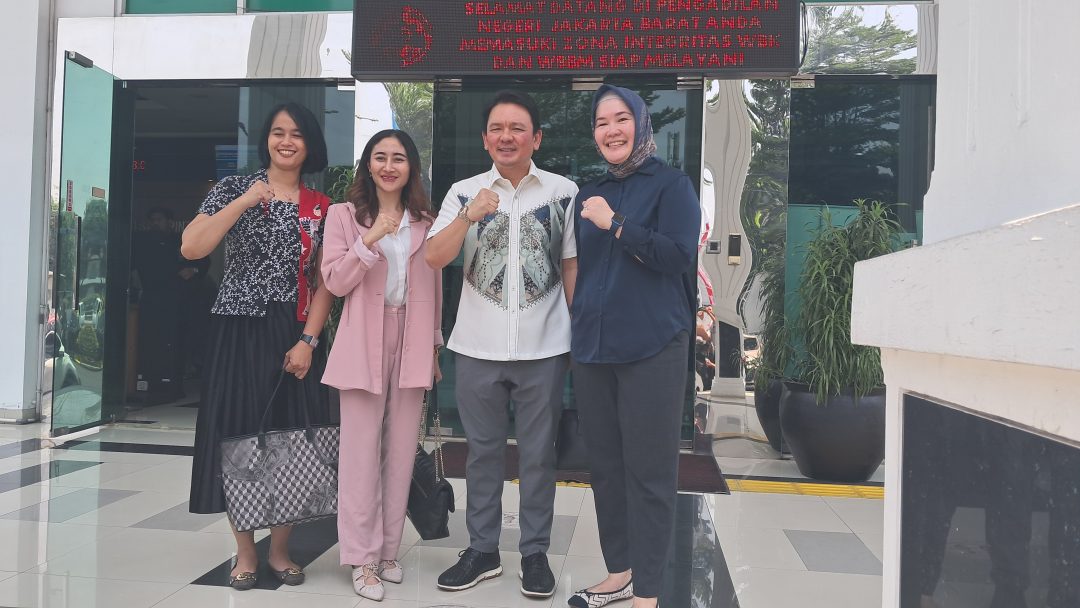 Sesi Foto Bersama Tim Penggugat