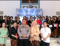 Belajar Berbusana Jawa di Museum Radya Pustaka: Kombes Pol Tri Suhartanto Tekankan Pentingnya Melestarikan Budaya
