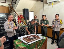 Kapolres Metro Jakarta Timur Berikan Surprise Ke Kodim 0505/JT Pada HUT TNI Ke 79