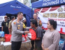 Polres Metro Jakbar Salurkan 400 Paket Bantuan dan Layanan Dokumen Hilang untuk Korban Kebakaran Kalianyar