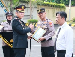 Kapolres Metro Jakarta Utara Pimpin Upacara Hari Pahlawan dan Pemberian Penghargaan untuk Personel Berprestasi