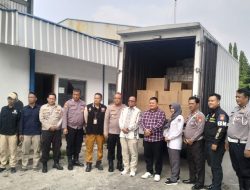 Polisi amankan keberangkatan mobil barang Logistik KPU ke PPK wilayah Jakarta Timur