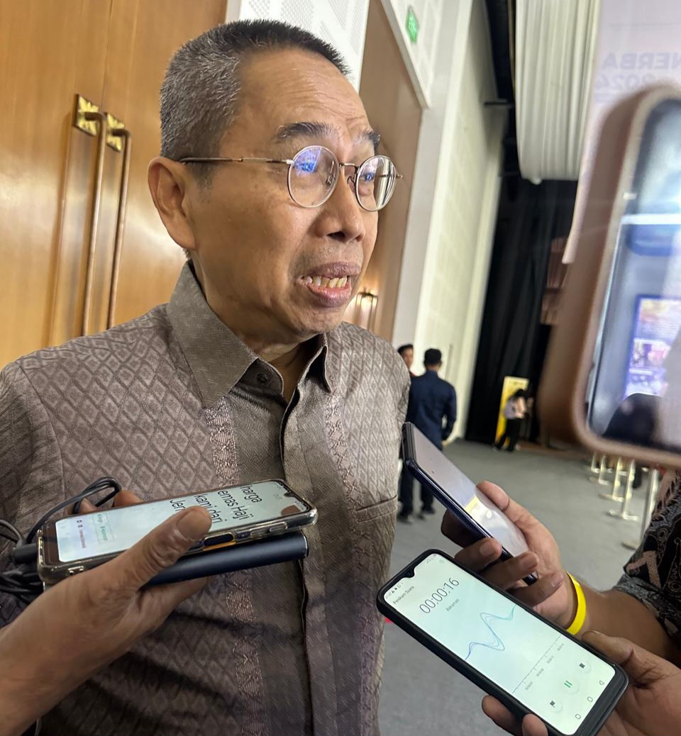 Anang Rizkani Noor Director PT. J RESOURCES NUSANTARA saat wawancara oleh awak media 