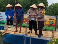 Dukung Ketahanan Pangan, Bhabinkamtibmas Lakukan Pendampingan Kepada Petani Ikan
