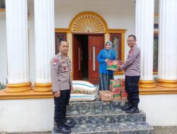 Bentuk Kepedulian Polres Metro Bekasi Salurkan Sembako untuk Para Santri