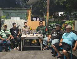 Bhabinkamtibmas Polsek Matraman bersinergi dengan Babinsa sambang warga dalam pemeliharaan kamtibmas
