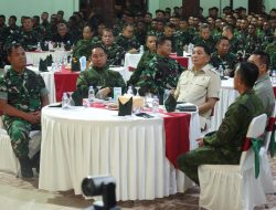Menhan, Panglima TNI, dan Wakasad Tahun Baruan dengan Ribuan Prajurit di Timika