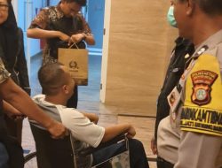 Bhabinkamtibmas Jatibening Sigap Bantu Warga Diduga ODGJ ke Rumah Sakit