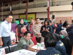 Kapolres Metro Jakarta Pusat Dampingi Wakil Gubernur Terpilih Rano Karno Kunjungi Penampungan Korban Kebakaran