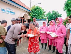 Buka Dapur Umum, 3.000 Paket Nasi Dibagikan Polres Brebes Bantu Warga Terdampak Banjir