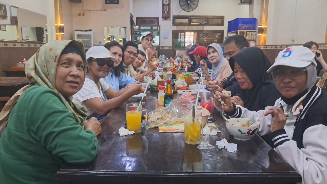 Suasana Saat Makan Bersama