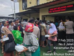 Polsek Kawasan Muara Baru, Berbagi Makanan Untuk Sesama, Dalam Jumat Berkah